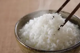 蒸米饭，淘米后不要直接加水！牢记这6点，米饭松软清甜，喷喷香图片