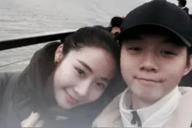 霍尊彻底塌房！粉丝两极分化，不会还有人觉得陈露说的是假的吧图片