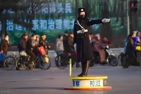 我，警察，晒出在上海的薪资，透露警察的真实工作经历图片