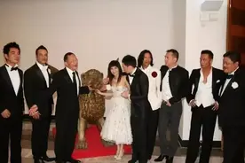 06年，杜琪峰春风得意，带赌王女儿和一群大佬“浪”到了威尼斯图片