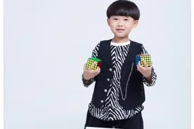 易烊千玺7岁弟弟创世界纪录！近照留西瓜头，五官长开比哥哥还帅图片