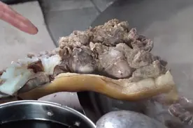 山东网红猪肉汤大爷开始洗白，称网上负面言论均来自同行的嫉妒恨图片