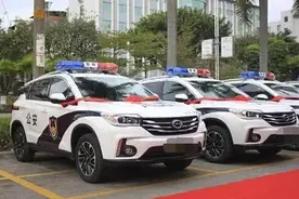 国内警车“大换血”，摒弃丰田大众，换上新车，国人：这是实力图片