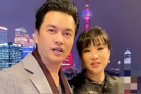 吕良伟与第三任太太罕同框，美娇妻颜值不输前任，网友：郎才女貌图片