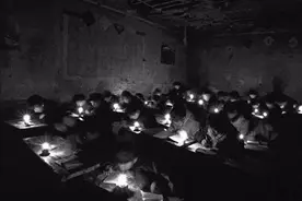 乡土散文：那时的煤油灯不仅照亮黑夜，更照亮学子走出贫穷的通途图片