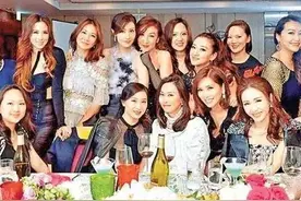 甘比被李嘉欣冷漠对待，香港名媛圈阶级很明显，豪门阔太不好当图片
