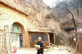 知青张凤芹：四十多年后重返第二故乡，遇到初恋后，她失声痛哭图片