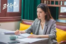 《三十而已》：满心期待升职的曼妮，为什么会被空降的副店长截胡图片