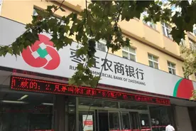 山东女子存100万变1元，银行辩称：她伪造存折，哪有人5年不管存款图片