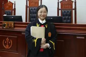 周灿：审判席上的“解语花”图片