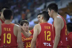 中国男篮成为幸运儿，国际篮联官宣赛制变更，杜锋双加码世预赛图片