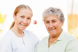 老年斑也叫做寿斑，会随着年龄增长增多，你知道这是为什么吗？图片