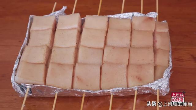 外面卖38元一斤的脆皮烤肉,教你自己在家做,学会都能开店了