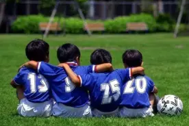 经常“出去浪”和“宅在家”的孩子，十年后，两种娃差距一目了然图片