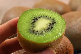 猕猴桃怎样快速“催熟”，果农教你2招，猕猴桃熟得快，味更甜图片