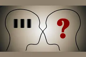 女人下意识的舔嘴唇意味着什么？心理学家给出这3种解释图片