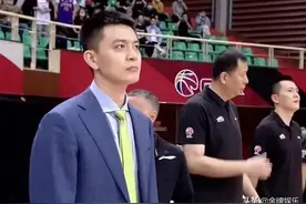 杨鸣戴绿色领带不吉利！男方在比赛中途，霸气解掉图片