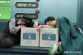 《了不起的麦瑟尔夫人》：完美妻子惨遭丈夫抛弃，或是挣脱枷锁图片