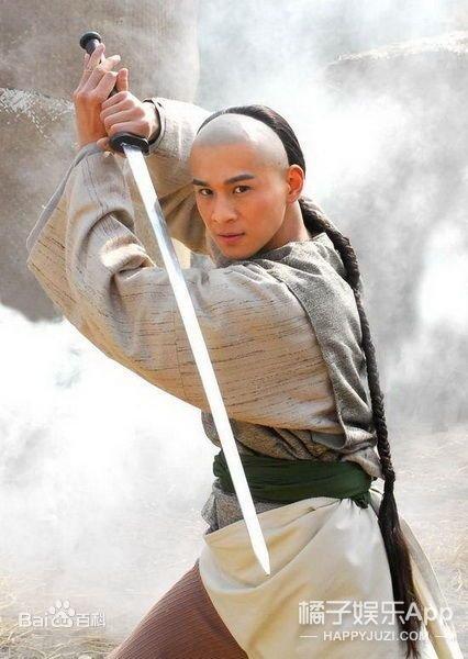 还记得《雪花女神龙》里的欧阳明日吗？他现在长这样