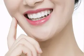 想要一口洁白的牙齿，贴美白牙贴靠谱吗？图片