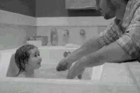 冬天给孩子洗澡有讲究，家长要注意这4点，别伤了孩子体内的阳气图片