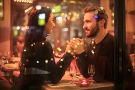 分手后，能不能参加前任的婚礼：没有未来的人，才会怀念过去图片