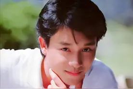 心痛，年仅39岁的歌手海峰自杀了！而张国荣曾经也经历过图片