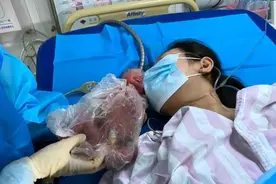 神奇！广西一女子怀双胞胎：一胎流产，另一胎24天后出生图片