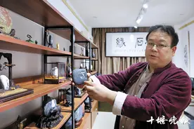 「十堰」数十块奇石获奖！十堰“石痴”：下河捡石头，差点被河水冲走图片