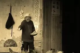 专家给老人喂鸡的碗鉴定给了80元：如今这碗价值1亿多图片