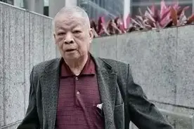 他19岁加入黑帮，率8人打败30个古惑仔，陈惠敏都尊称他老大图片