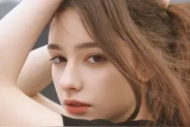 俄罗斯仙女级嫩模，C罩杯蜜桃臀搭配纤细腰腹，曲线身材曼妙迷人图片