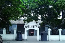 惨烈牺牲在解放前的三大名将，都出身于黄埔军校，他们分别是谁？图片