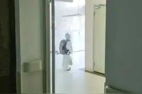 福建加油！疫情之下的人类幼崽，小小的肩膀扛起了零食也扛起了懂事儿！图片