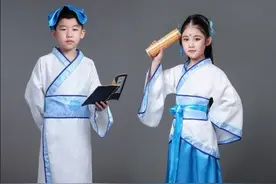 老板出上联，“士要翻身就得干”，员工用下联精彩还击图片