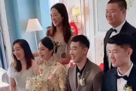 喜讯！女排副攻名将国庆举办婚礼，江苏队2大美女现身当伴娘图片