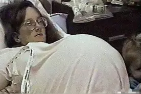 23年前7胞胎诞生，日需42瓶奶粉52片尿布，现今生活如何图片