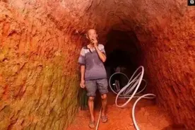 73岁老汉因为妻子一句玩笑，为了省空调钱，用一年挖通一座山图片