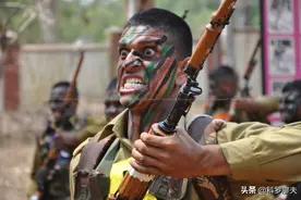 笑不活了！印军“魔鬼训练”仿佛诈尸了一样，真不是马戏团表演？图片