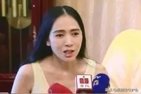 "上流美"许纯美三度离婚，曾被捉奸在床，被小男友抛弃后下场凄惨图片