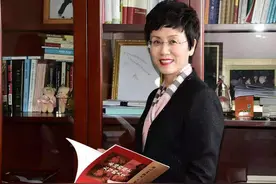 孙祁祥：桃李不言 下自成蹊图片