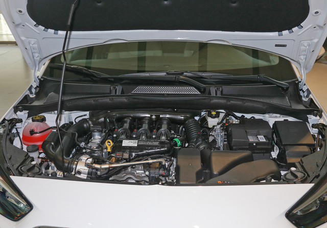 别克凯越要火？从8.39万降至5.45万起，百公里油耗4.7L
