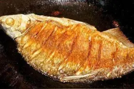 煎鱼总粘锅，别再怨锅了，大厨教你3个技巧，不粘锅不破皮，管用图片