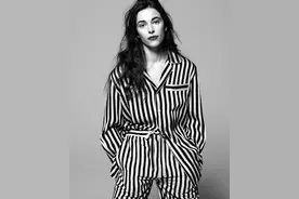 25件既舒适又不牺牲款式的春夏睡衣，柔软轻松地度过愉快的周末图片