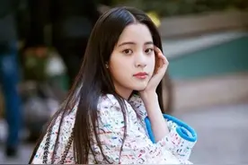 那些欧阳娜娜背过的香奈儿包包，你喜欢哪一款？图片