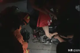 山西永济：女童脚卡电动车 消防紧急扩张施救图片