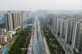 人口70万，多数楼盘价格不超10000/平方米！在郑州南龙湖买房值吗？图片