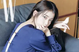 IU李知恩韩版封面大片，衬衣西裤优雅干练，靓丽时尚裙装明媚灵动图片