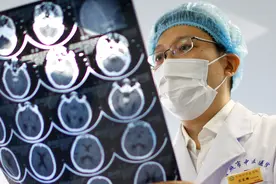 38岁女子长期吃阿司匹林，仍然脑梗复发，主任心脏听诊找到了原因图片