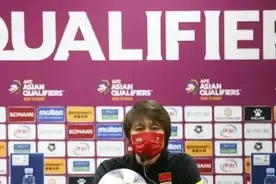 李铁赛后发布会好有一比“睁眼瞎考状元——-丢人现眼”图片